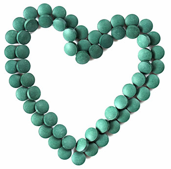 bio chlorella algae capsules shaped to look like a heart