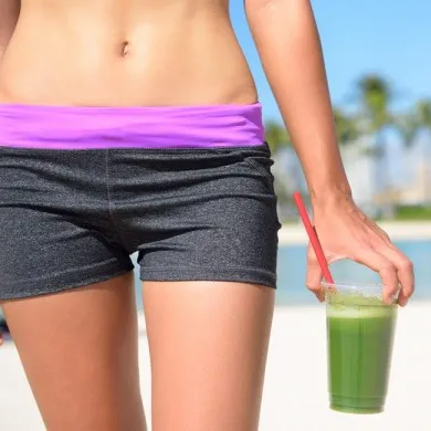 woman with flat stomach to show health benefits of super nutritious Spirulina
