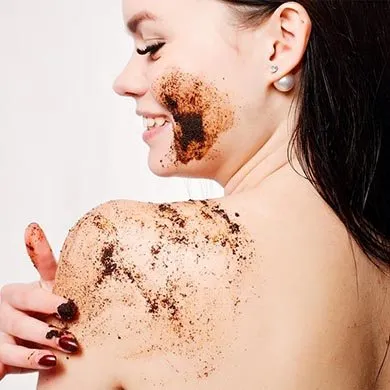 image of a woman using a natural scrub to reduce cellulite