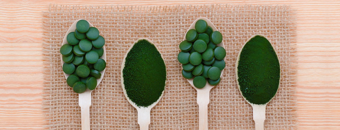 four spoons two with chlorella tablets and two with powder