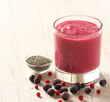 finished product of vegan berry chiller next to instructions on how to make finished product of vegan berry chiller next to instructions on how to make